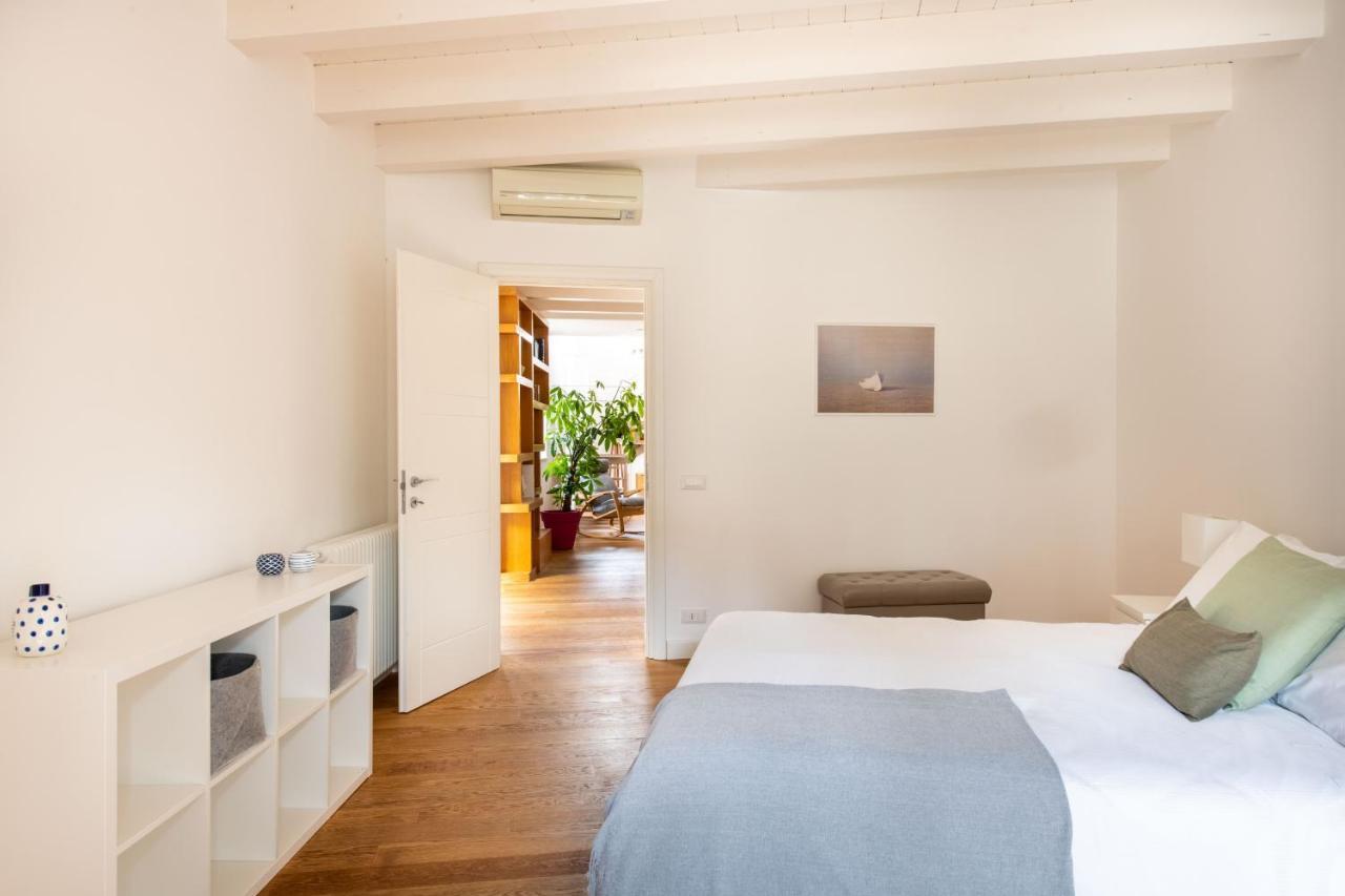 Vittorio Emanuele Apartment With Terrace By Wonderful Italy Palermo Bagian luar foto
