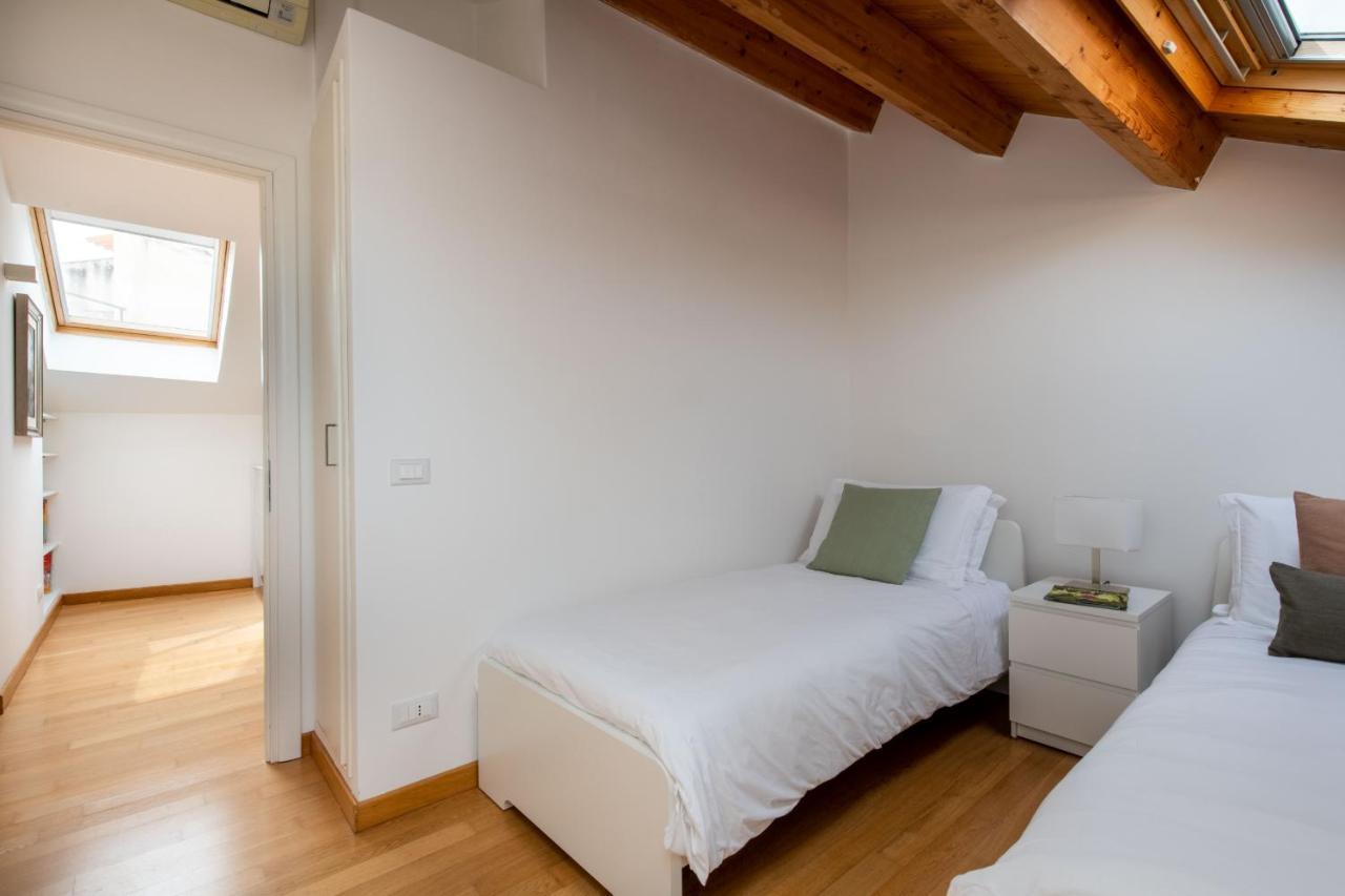 Vittorio Emanuele Apartment With Terrace By Wonderful Italy Palermo Bagian luar foto