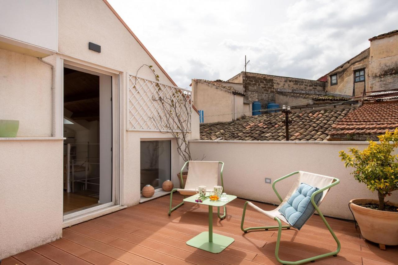 Vittorio Emanuele Apartment With Terrace By Wonderful Italy Palermo Bagian luar foto