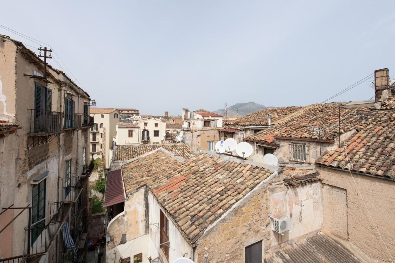 Vittorio Emanuele Apartment With Terrace By Wonderful Italy Palermo Bagian luar foto