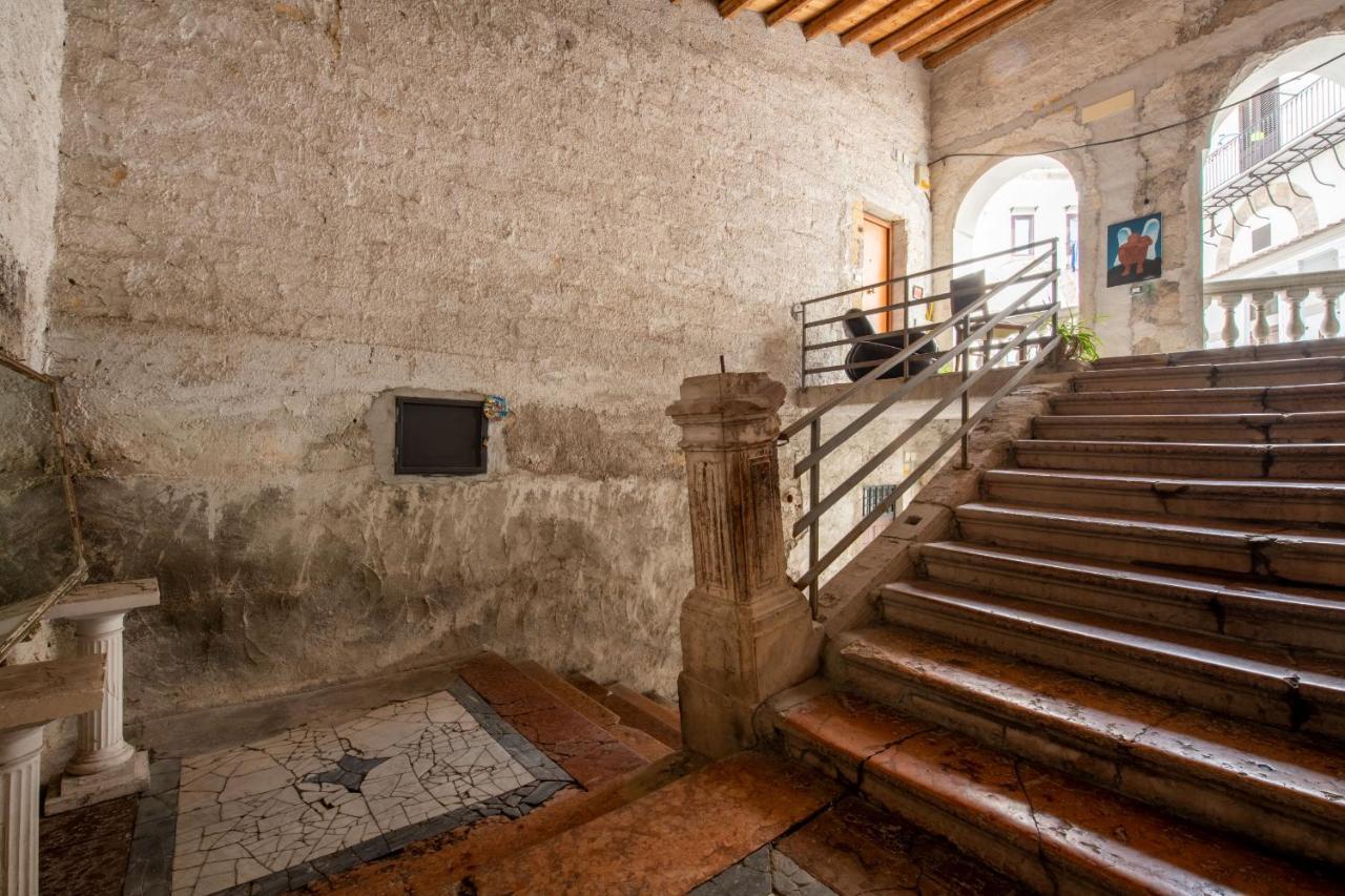 Vittorio Emanuele Apartment With Terrace By Wonderful Italy Palermo Bagian luar foto
